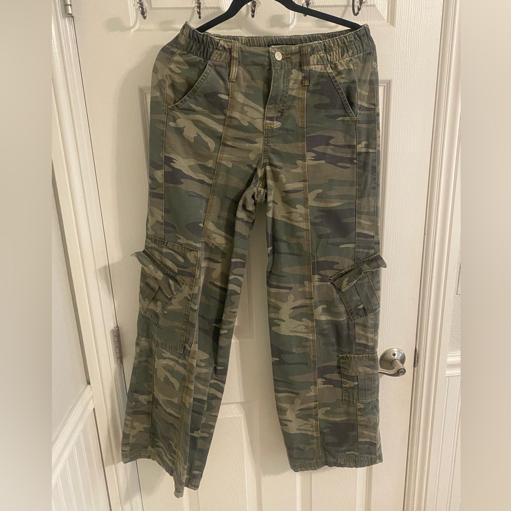 Forever 21 cargo camo pants